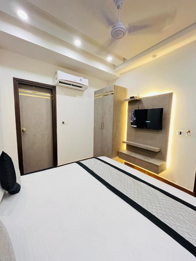 Hotel Red Stone - Near Railway Station - Paharganj New Delhi