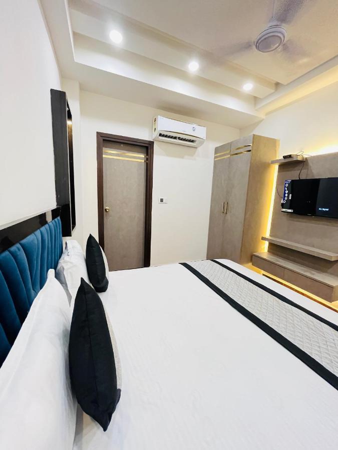 Hotel Red Stone - Near Railway Station - Paharganj New Delhi