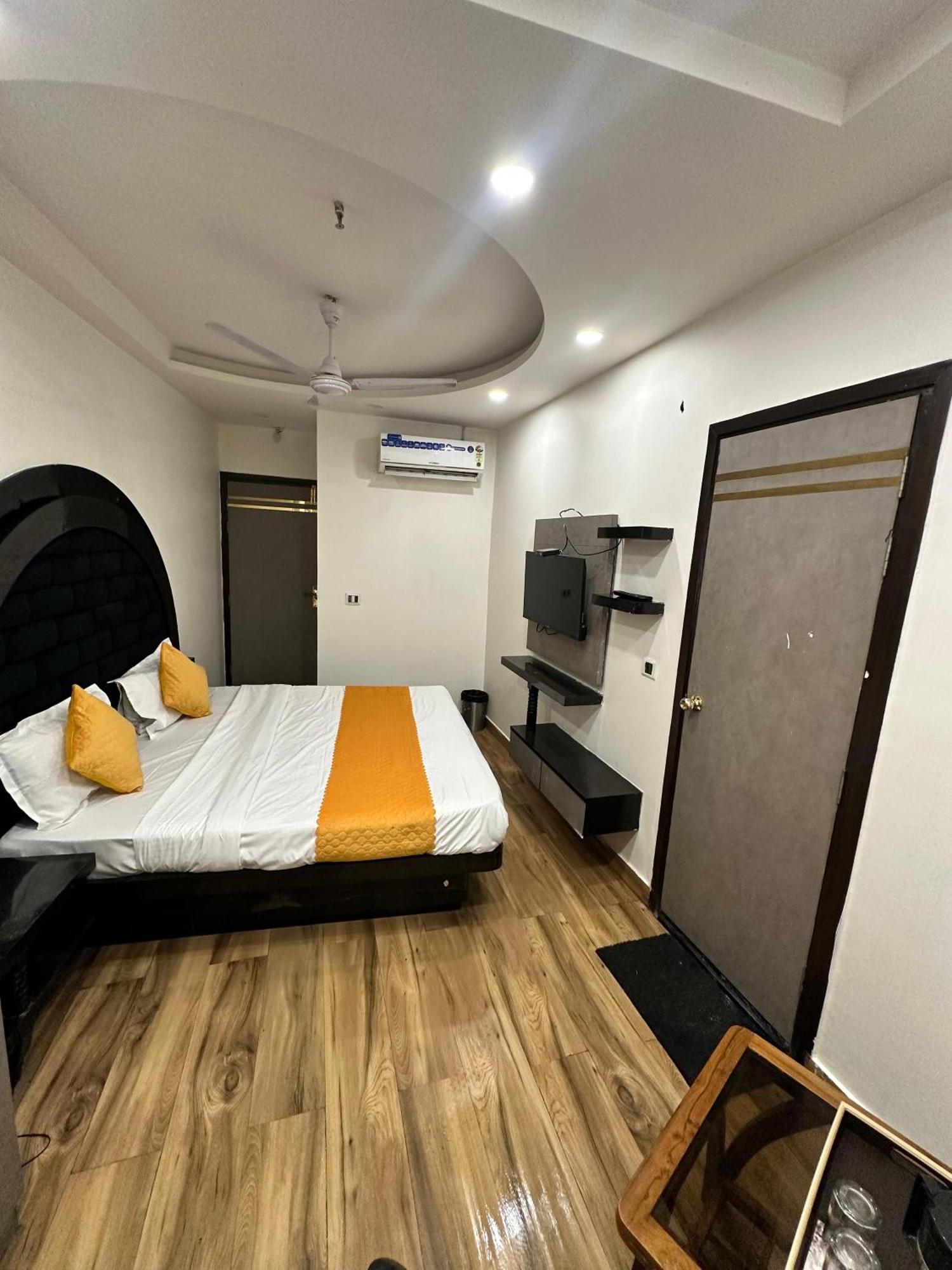 Hotel Red Stone - Near Railway Station - Paharganj